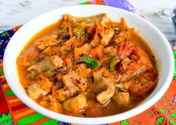 Паприкаш. Фото: static.1000.menu