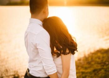 З кожною зустріччю обоє переконувалися: між ними існує спорідненість душ, та й близькість приносить позитивний настрій. Головне – що їм було добре разом. Фото: viddana.com