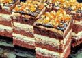 Пляцок – це прямокутне печиво, яке зазвичай складається з двох або більше шарів і має пласку верхівку. Фото: encrypted-tbn0.gstatic.com