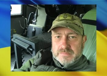 «І рвуться струни в батьківській душі, І меркне світ, і помирають зорі», – з вірша, що Анатолій Бобров присвятив синові Олександру.