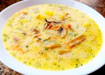 Сирний суп з куркою. Фото: i.ytimg.com