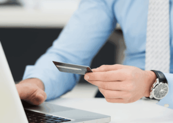 Для зміни банку потрібно подати до органу Пенсійного фонду України заяву. Фото: pmg.ua