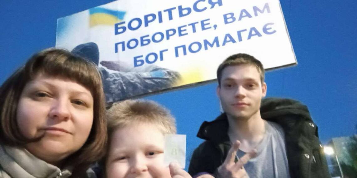 У 13 років Марія написала пісню про повернення в рідний Севастополь. Тоді ще нічого не віщувало війни. І жінка вірить, що вона пророча. Фото з домашнього архіву.