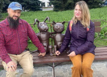 На фото: Ігор Туник з дружиною Вірою облаштовують нове життя в новому місті. Фото з домашнього архіву.