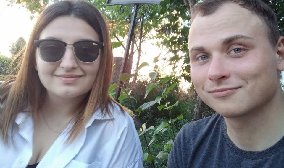 Алла тривало не могла наважитися застелити постіль, що пахла коханим, і донині, попри беззаперечні істини, продовжує його чекати.