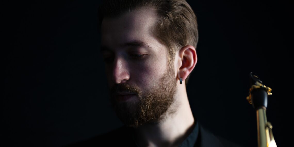 «Звучання саксофона стало моїм способом говорити про війну, біль, героїзм і гідність українців там, де мовчать новини», - зізнається Владислав Довгань.