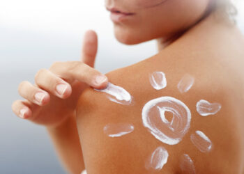 Навіть якщо опік здається легким, варто проконсультуватися з лікарем, особливо якщо уражені ділянки обличчя, рук, ніг або геніталій. Фото: lh4.googleusercontent.com