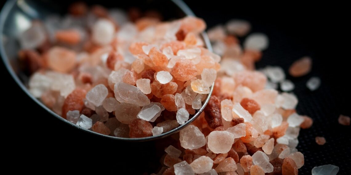 У справжньої гімалайської солі – нерівномірний рожевий колір. Фото: cdn.pixabay.com