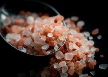 У справжньої гімалайської солі – нерівномірний рожевий колір. Фото: cdn.pixabay.com
