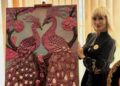 Інна Слободяник на виставці представляє картину «Королівські павичі» (барельєфна ліпнина).
