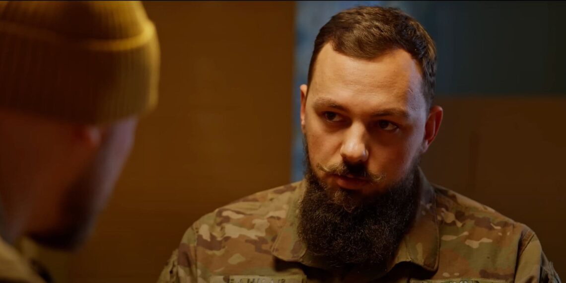 На фото: «Банкай» має амбітну особисту мету: щоб протягом 5 років всі «азовці» із важкими пораненнями отримали житло. І над цим працює. Фото: Громадське.