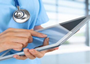 З лікарем вагітна може комунікувати і онлайн. Фото: izmail-rada.od.gov.ua