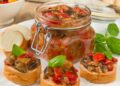 Найпопулярнішими вважаються кабачкова і баклажанна ікра. Проте смачну ікру можна приготувати й з інших овочів. Фото: chef.net.ua