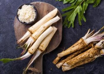 Хрін широко використовується в кулінарії, без нього не обходиться консервація. Фото: agrarii-razom.com.ua