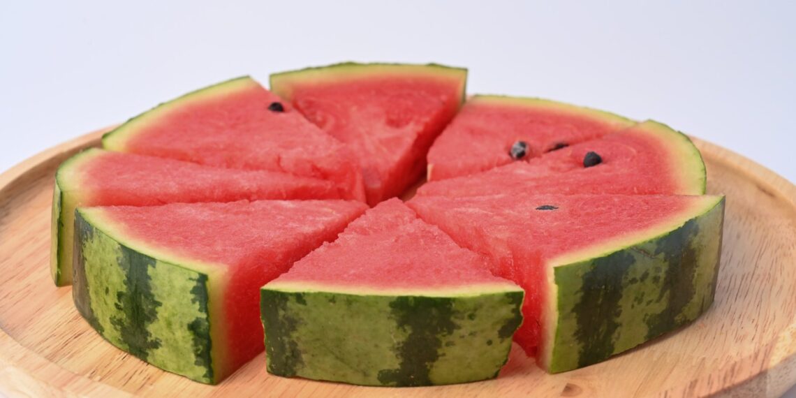 Для квашення краще брати невеликі непереспілі кавуни, які не биті і без тріщин. Фото: https://shuba.life