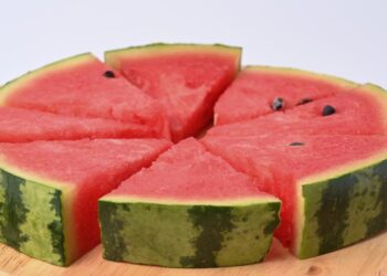 Для квашення краще брати невеликі непереспілі кавуни, які не биті і без тріщин. Фото: https://shuba.life