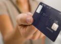 Тимчасово зупинити виплату пенсій на картку можуть також, якщо пенсіонер вчасно не пройшов ідентифікацію. Фото: uainfo.org