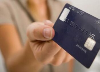 Тимчасово зупинити виплату пенсій на картку можуть також, якщо пенсіонер вчасно не пройшов ідентифікацію. Фото: uainfo.org