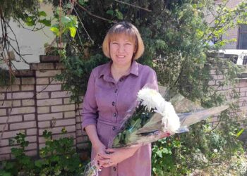 Людмила Сагієнко з успіхом вирощує гейхери, гладіолуси і хости, які добре ростуть у тіні. Фото з архіву квітникарки.