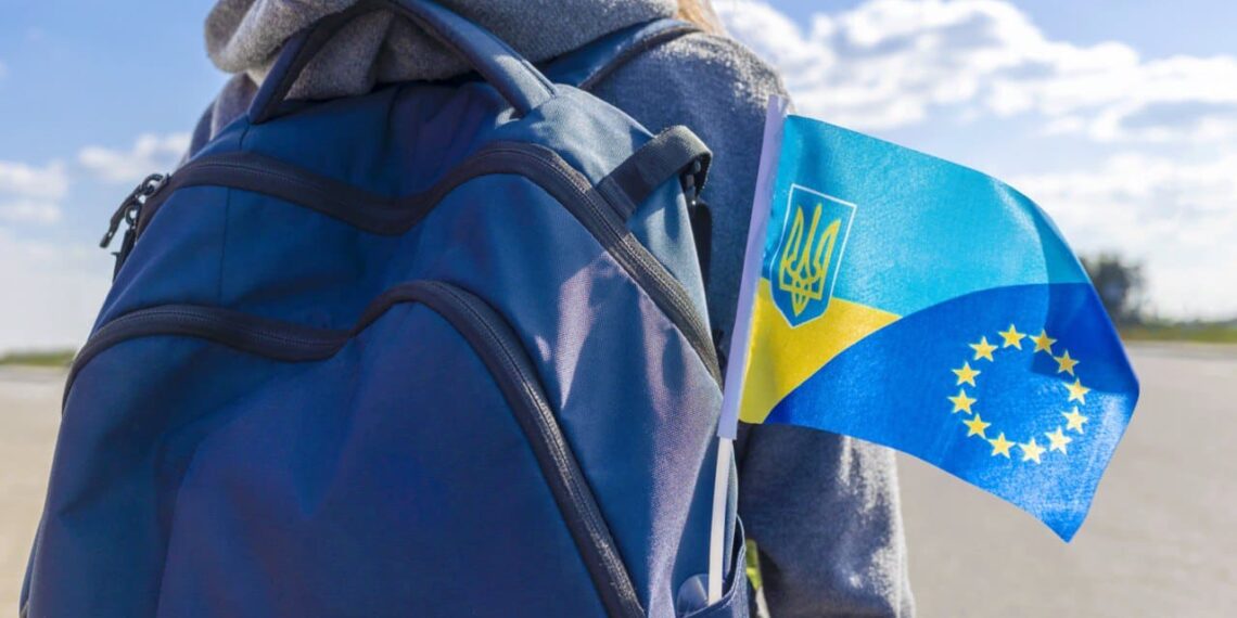 На фото: До прикладу, в Німеччині кількість чоловіків з України віком 18-22 роки, які в'їжджали в країну, зросла з 19 на тиждень у середині серпня до 1400-1800 на тиждень у жовтні 2025 року. Фото з сайту Центру економічної стратегії.