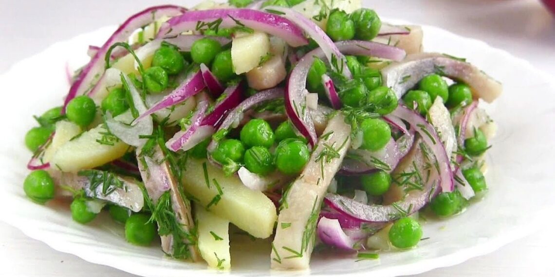 Салат з оселедцем і картоплею. Фото: odnaminyta.com