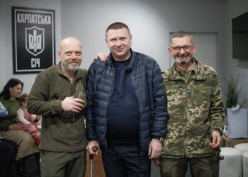 «Наша продукція – натуральна, ми не використовуємо жодних добавок, крім солі та перцю», – кажуть побратими. Фото зі сторінки підприємства «Вуйко ЕКО» у фейсбуці.