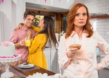 "У долі не зле з почуттям гумору", - зрозуміла Оленка.