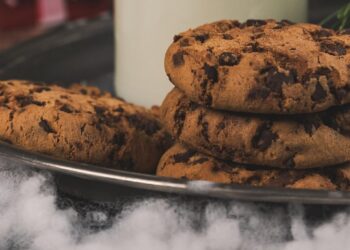 Перш ніж перекладати печиво в контейнер або на тарілку, слід зачекати повного охолодження випічки до кімнатної температури. Фото: pixabay.com