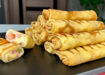 Варіантів начинки для налисників – і солодких, і солоних – дуже багато. Фото: i.ytimg.com