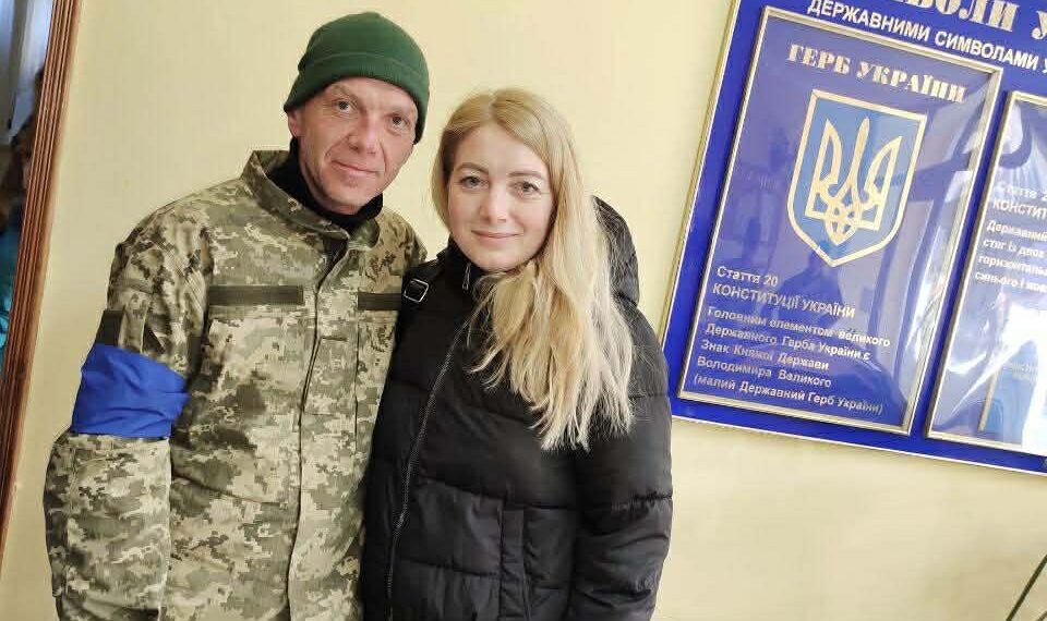 На фото: Олег переміг хворобу, але не міг дозволити собі відсиджуватися в тилу, каже сестра Оксана. Фото з домашнього архіву.