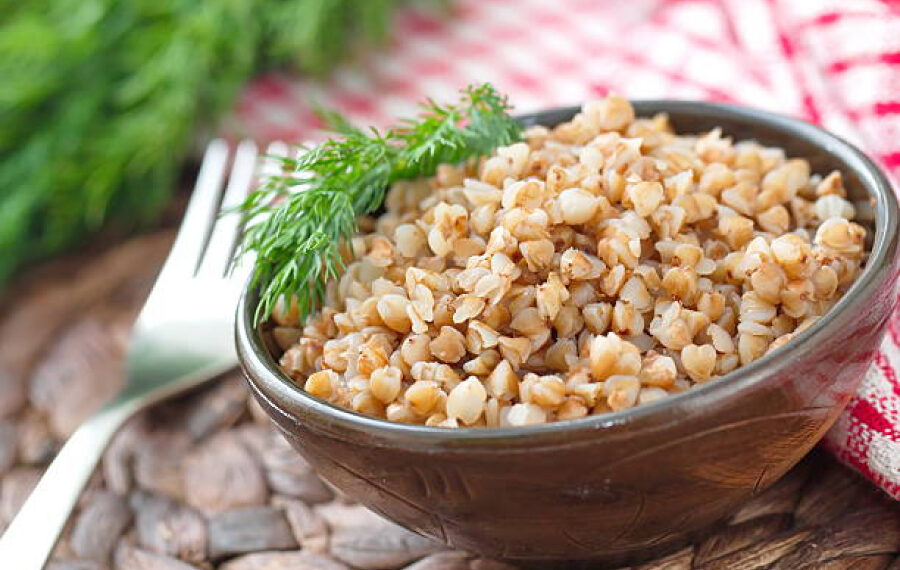 Якщо регулярно їсти гречану кашу, можна скинути зайву вагу. Фото: zemliak.com