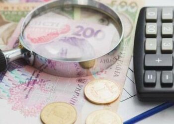 Важливо розуміти, що підвищення для кожного пенсіонера є індивідуальним, оскільки визначається з урахуванням індивідуальних показників (коефіцієнтів страхового стажу і заробітку) та доплат до встановлених законодавством мінімальних розмірів, які є складовими пенсійної виплати. Фото: cdn.prod.website-files.com