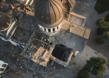 Спасо-Преображенський собор. Одеський Спасо-Преображенський собор сильно пошкоджений після ракетних обстрілів Росії в Одесі 23 липня 2023 року. Фото: Associated Press