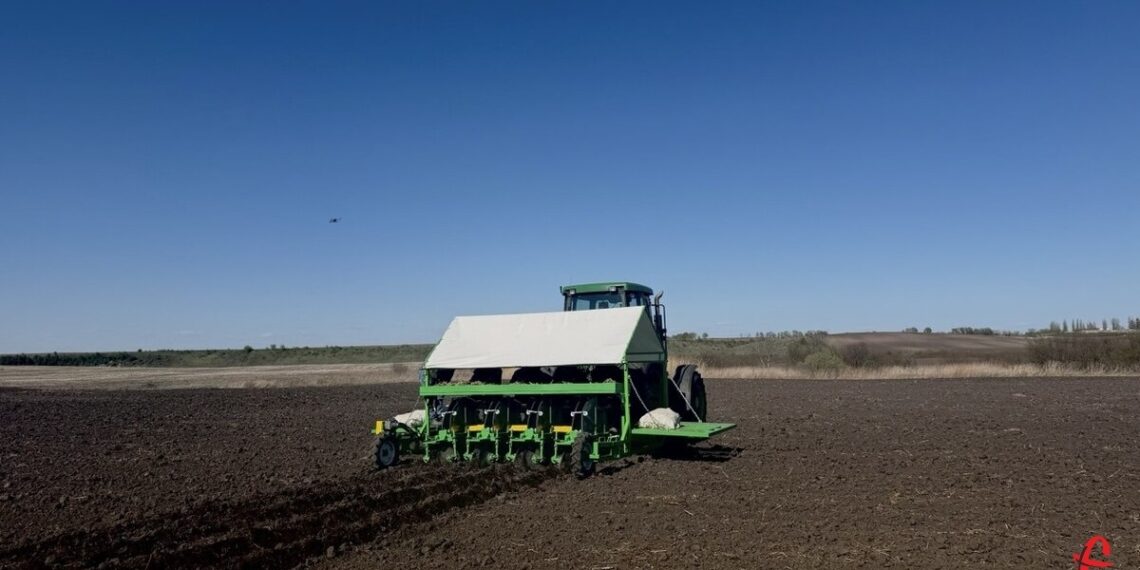 Цьогоріч у рамках гранту громада отримала власну сівалку для розгортання плантацій міскантусу. Фото: редакції.