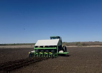 Цьогоріч у рамках гранту громада отримала власну сівалку для розгортання плантацій міскантусу. Фото: редакції.