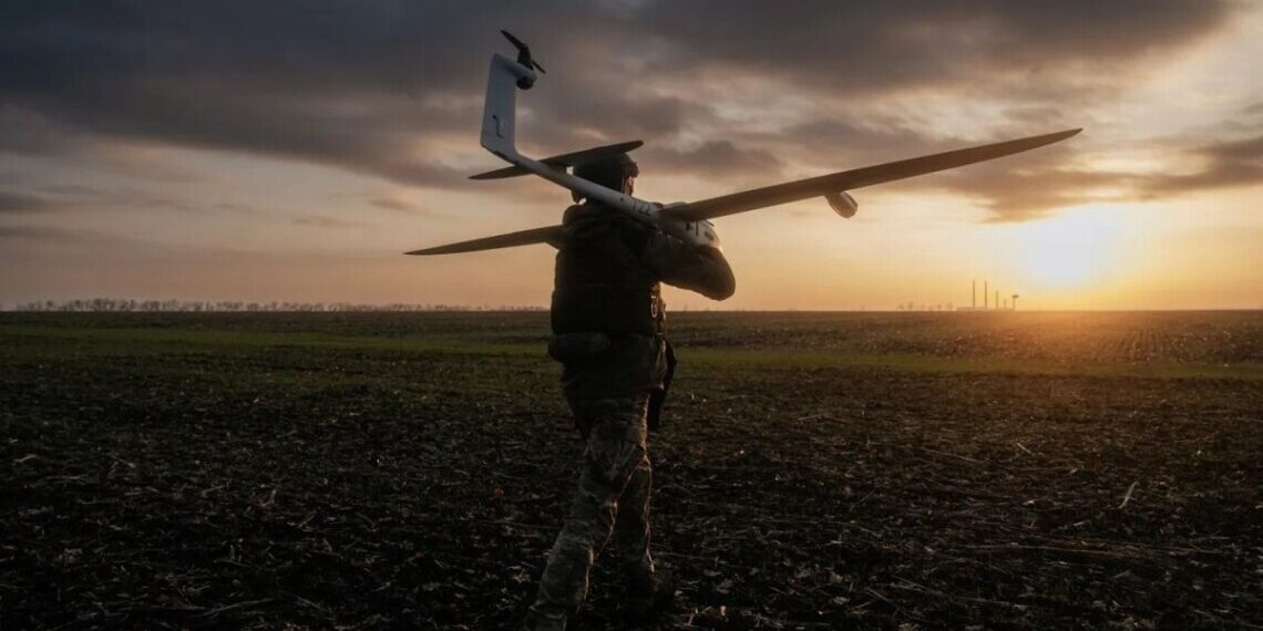 Михайло Федоров зауважив, що «Армія дронів. Бонус» дає змогу бачити реальну картину з фронту в режимі реального часу. Фото ілюстративне: achilles.army