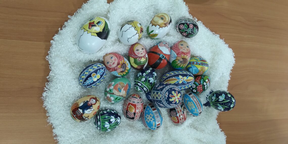 Писанкам майстрині притаманні візерунки Поділля. Фото автора.