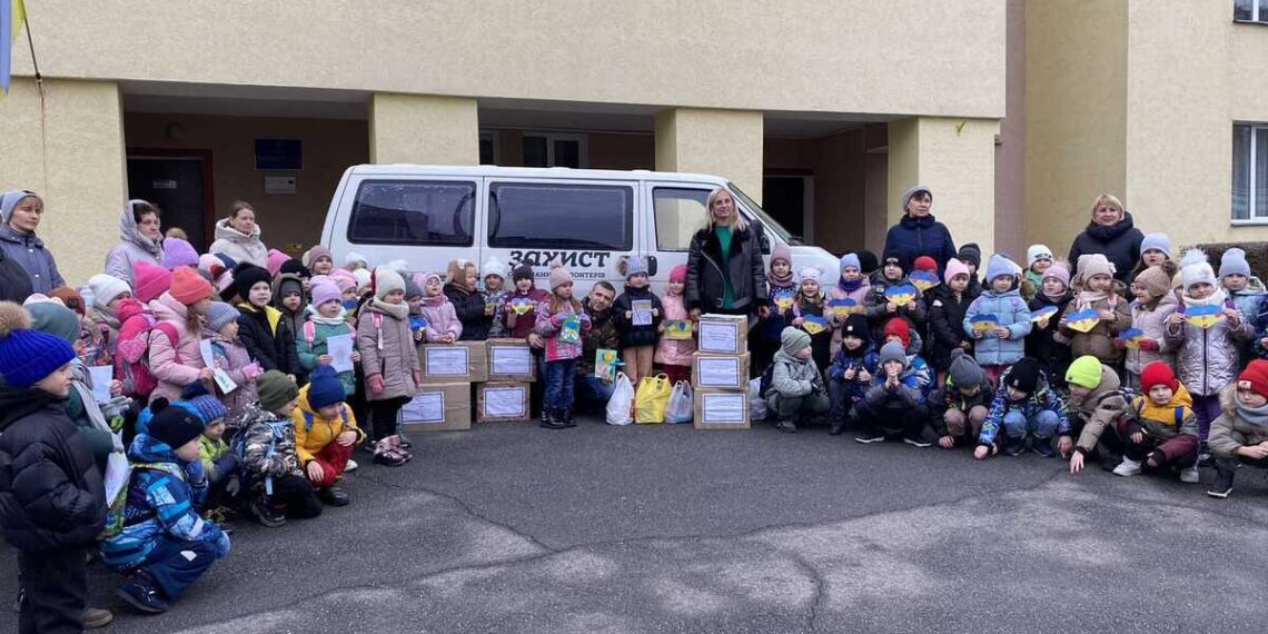 Школи та дитсадки Хмельниччини волонтерять з 2022 року. Фото: надане Ігорем Поляковим.