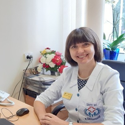 «Тривога, депресія або емоційна втома теж виснажують нервову систему. Людина може спати достатньо, але все одно прокидатися «розбитою» та знесиленою», – каже Валентина Григорівна. Фото з архіву лікарки.