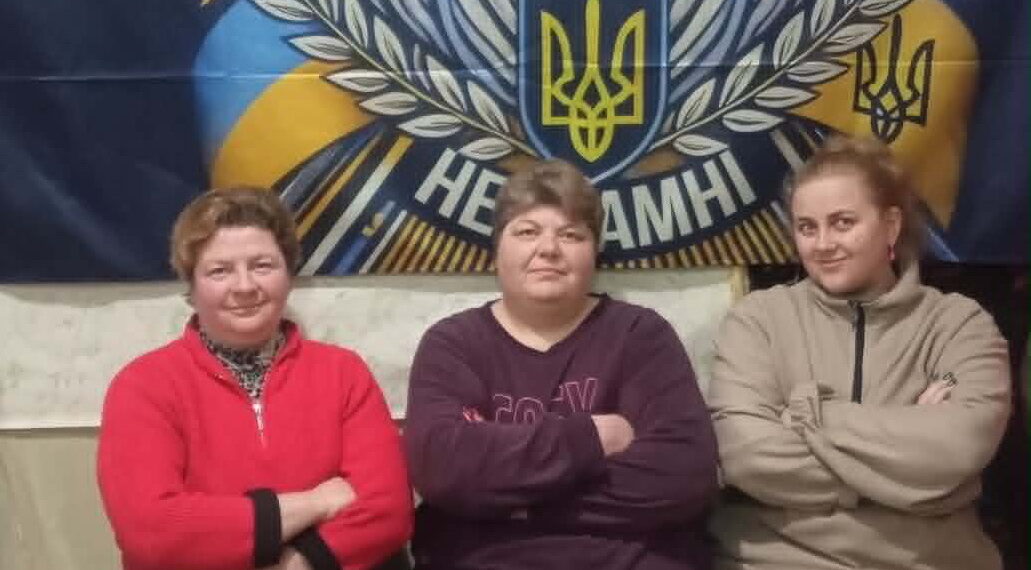 На фото: За роки співпраці віньківчанок їхні вироби поціновують чимало бійців. Знають – не підведуть, впевнені – буде смачно, як вдома. Фото надане співрозмовницею.