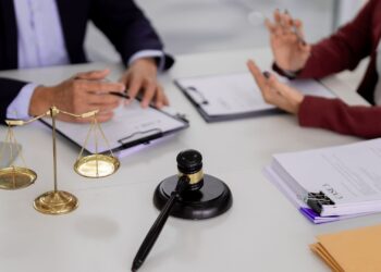Якщо ДРАЦС видав офіційну відмову (висновок про неможливість внесення змін), єдиний шлях – звернутися до місцевого суду. Фото: pixabay.com