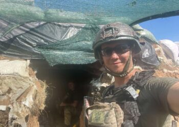 На фото: Волонтерським шляхом Роман Білий крокує ще з часів Майдану. Фото з архіву Романа Білого.
