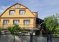 Ще так недавно з любов'ю збудований дім сповнювався справжнім щастям