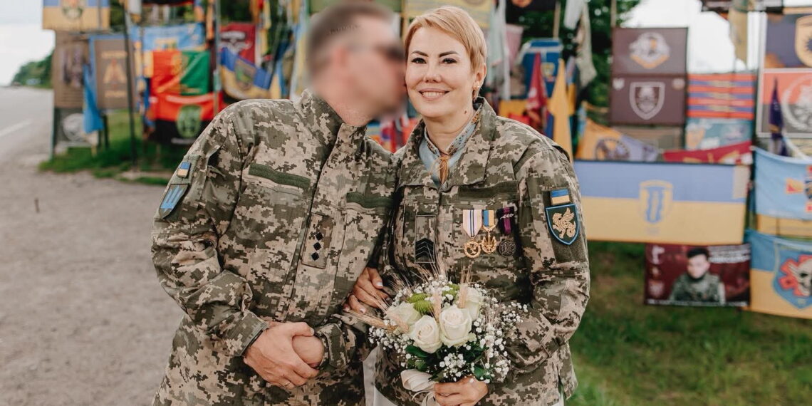 На фото: День весілля молодята провели разом, приймаючи вітання від рідних. Фото з домашнього архіву. Фото з архіву Наталії Гузь.