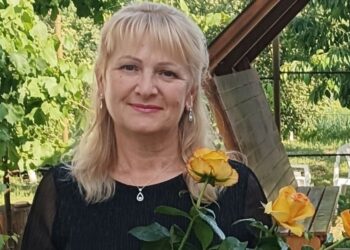 Троянди – окраса подвір’я господині. Вони прикрашають і вулицю. Фото надані