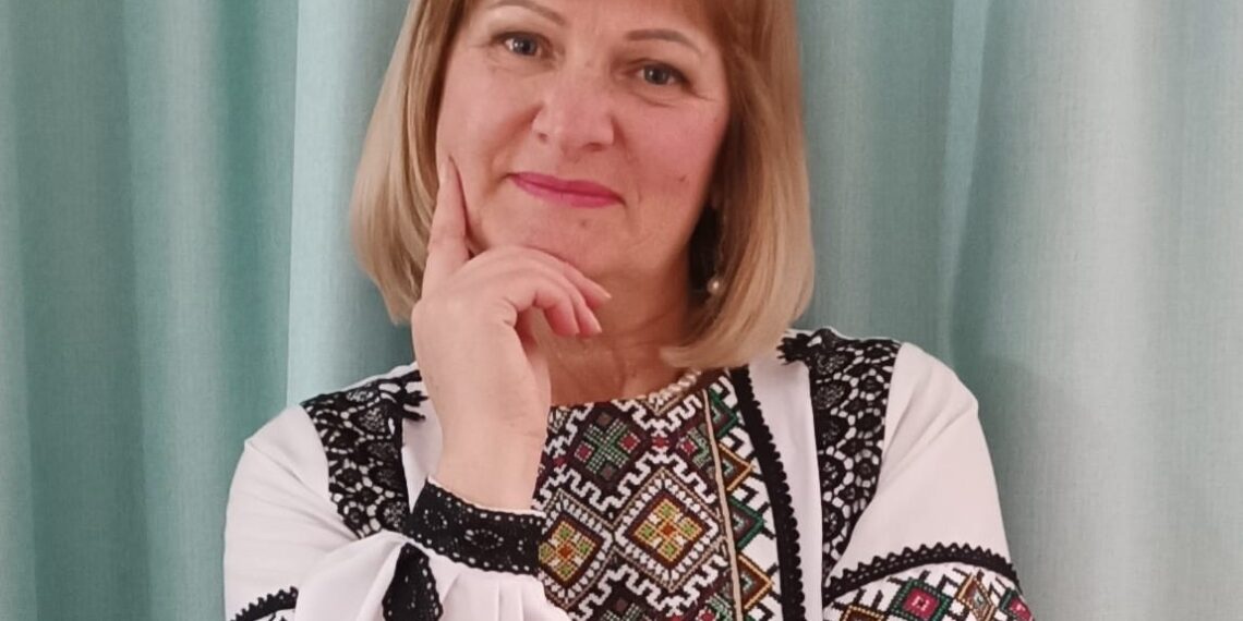 «У віршах – уся моя душа, оголена і справжня», – зізнається Лариса Натолочна.