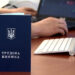 Паперові документи й надалі залишаються чинними, зокрема для підтвердження стажу до 1 січня 2004 року під час призначення пенсії. Фото: city.cv.ua