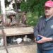 Юрій Гетьман на виставці-ярмарку декоративних птахів і домашніх тварин. Фото з архіву птахівника.