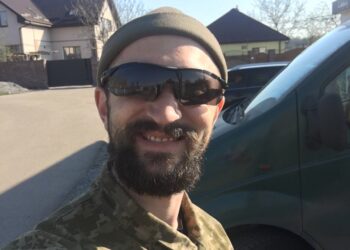 Сьогодні Іван Вахнюк – ветеран, капелан, засновник благодійного фонду та фахівець із супроводу ветеранів у Степанській громаді на Рівненщині і тато трьох донечок.
