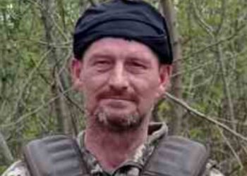 Його війна тривала зовсім недовго. Ворожі тортури довелося терпіти рік і вісім місяців. А остання дорога додому виявилася аж надто довгою – поховали Юрія Стеценка 10 серпня 2025 року.